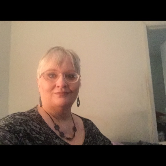 Meet your Posher, Beth - Picture 1 of 1